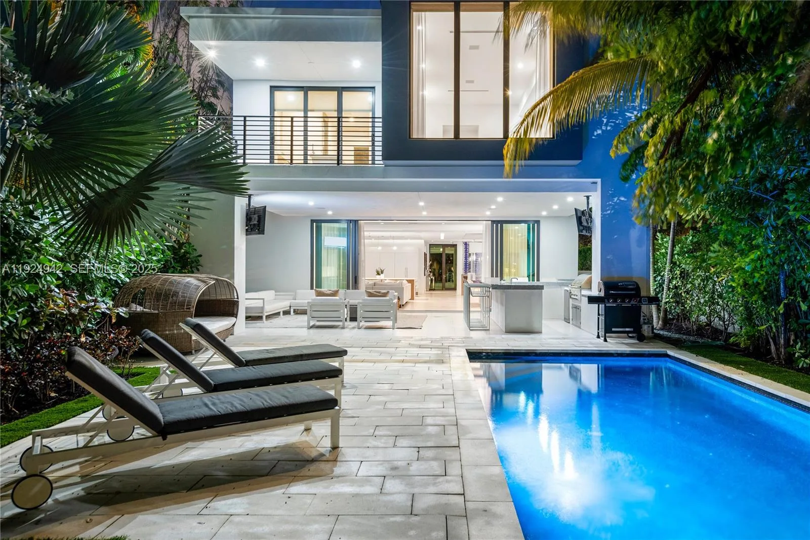 310 SE 11th Ave, Fort Lauderdale, FL 33301 photo 2