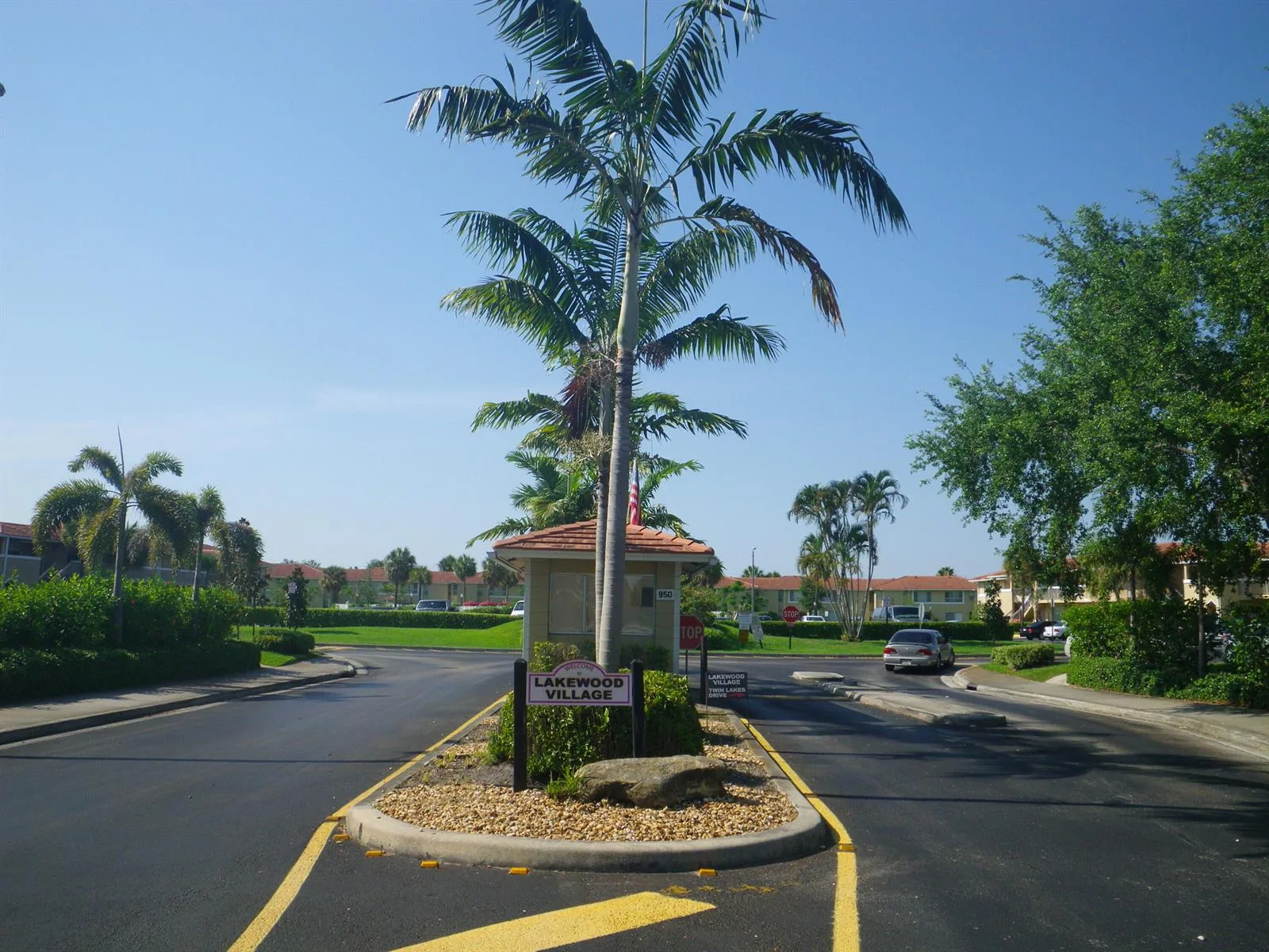 902 Twin Lakes Drive # 8-i, Coral Springs, FL 33071