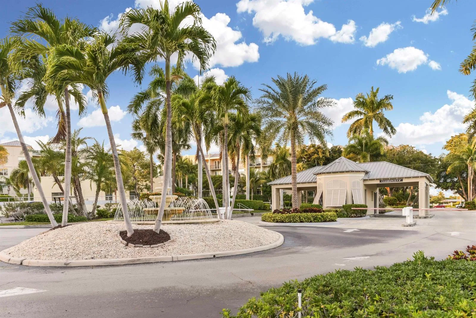 17 ROYAL PALM Way # 105, Boca Raton, FL 33432