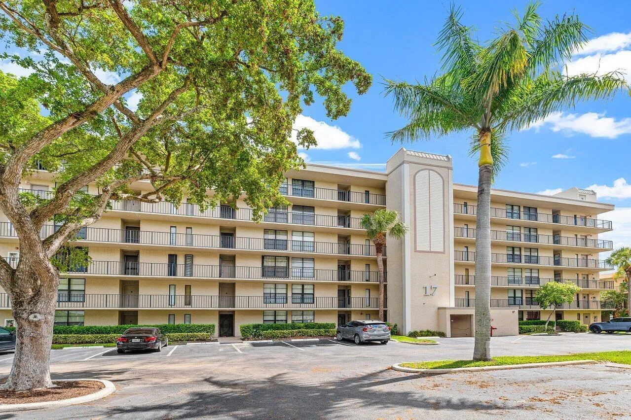17 ROYAL PALM Way # 105, Boca Raton, FL 33432 photo 3