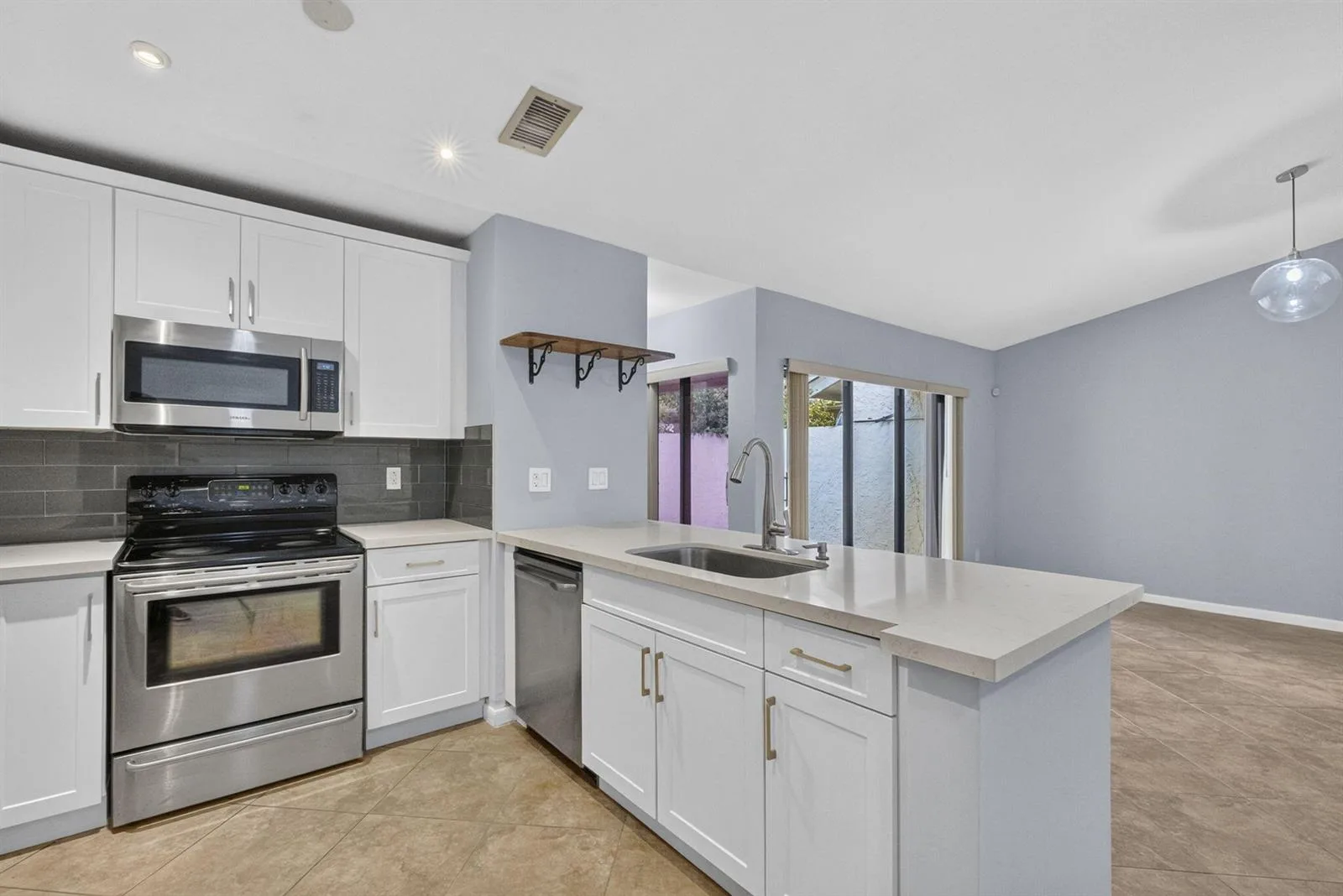 3076 S Oakland Forest Drive # 503, Oakland Park, FL 33309 photo 2