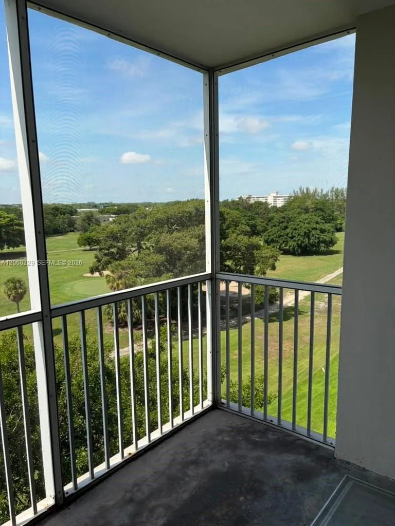 3050 N Palm Aire Dr # 707, Pompano Beach, FL 33069