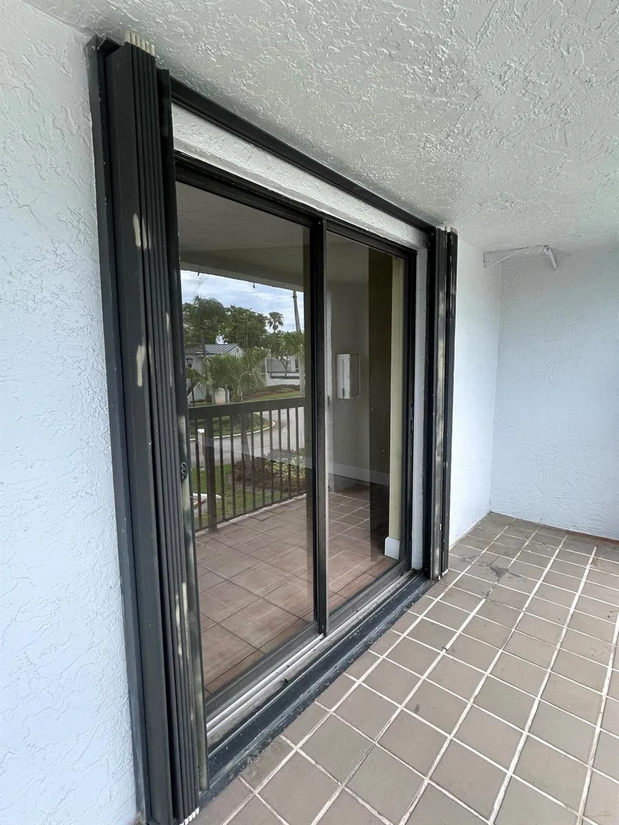 18310 Mediterranean Boulevard # 6-24, Hialeah, FL 33015 — zdjęcie 2