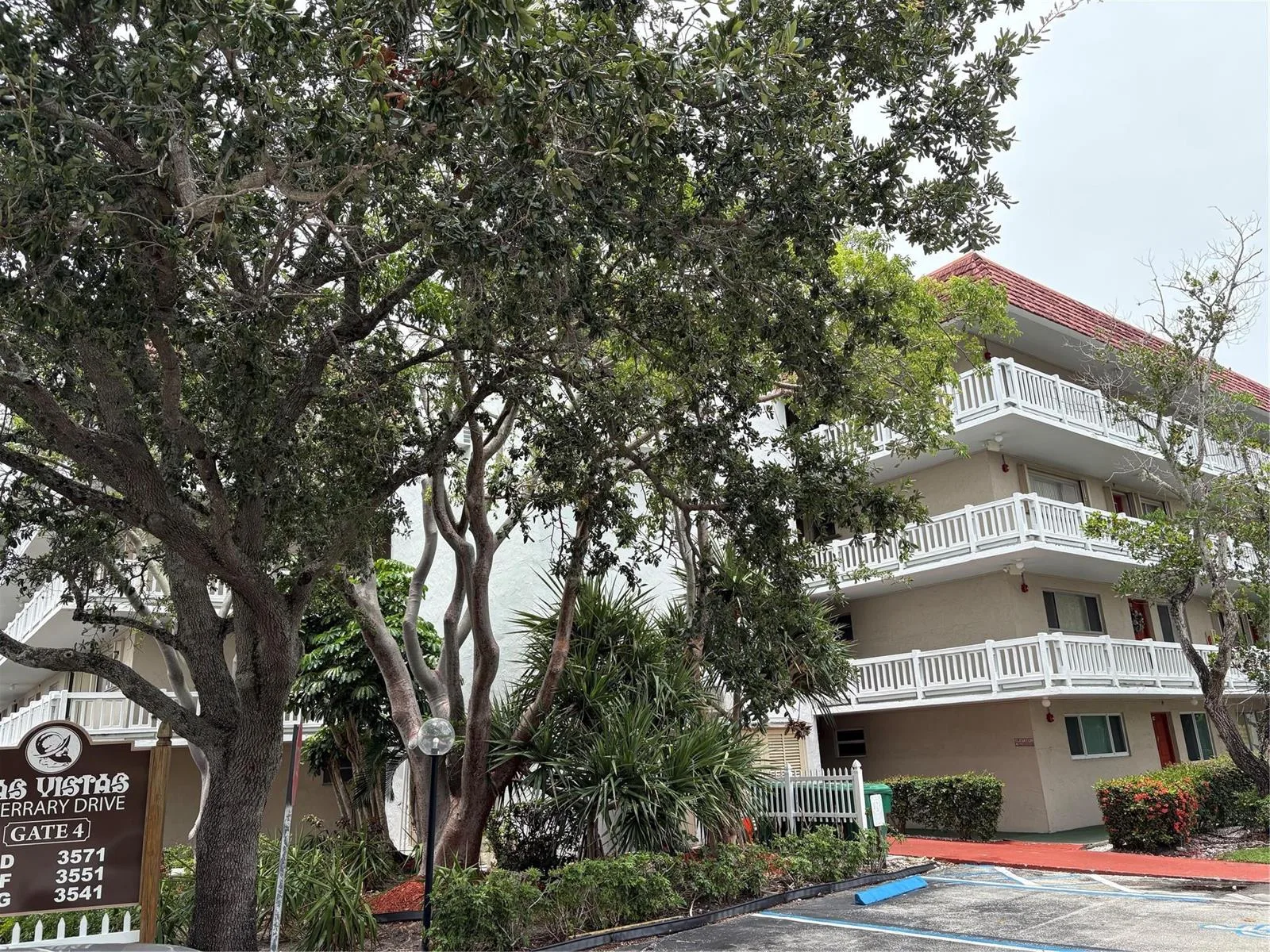 3571 Inverrary Drive # 209, Lauderhill, FL 33319