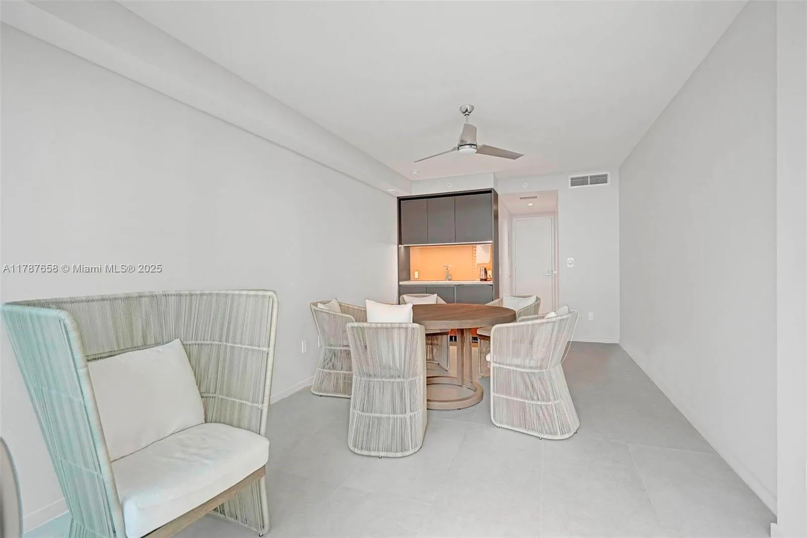 18975 Collins Ave # Cabana # 8, Sunny Isles Beach, FL 33160 photo 2