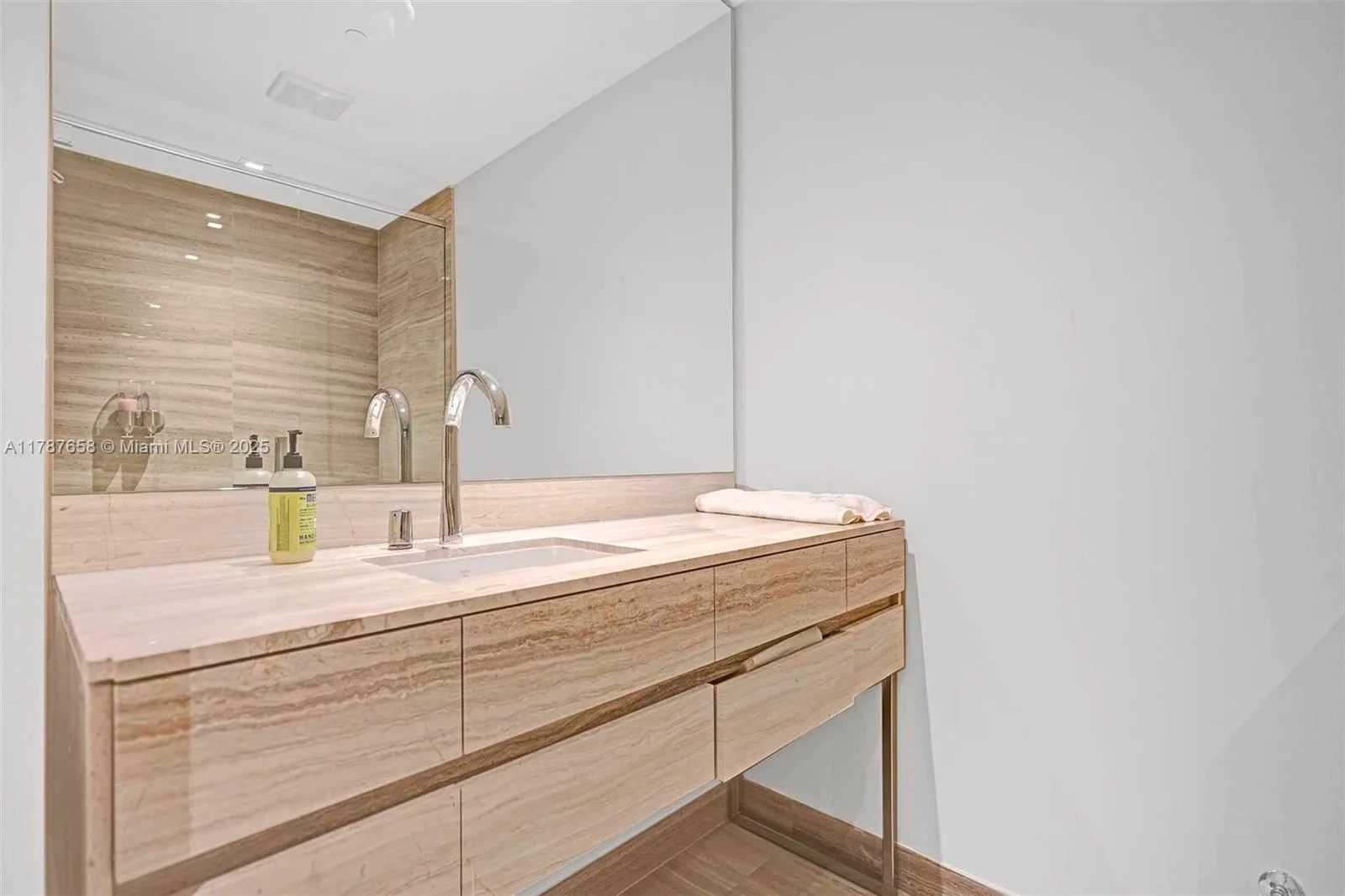 18975 Collins Ave # Cabana # 8, Sunny Isles Beach, FL 33160 photo 7