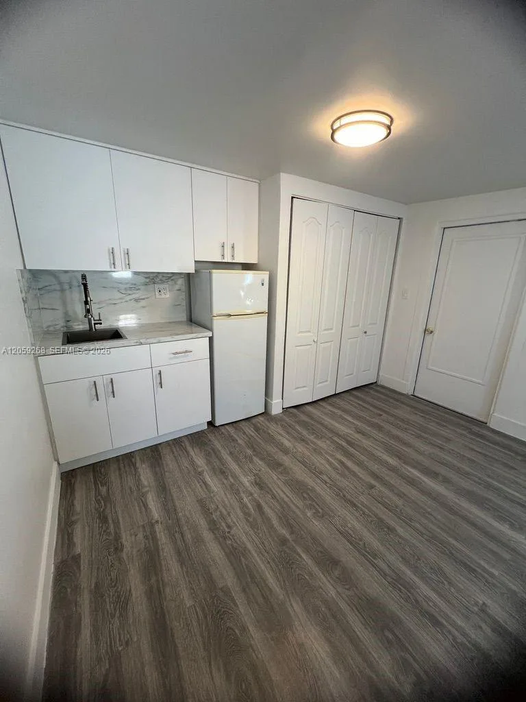 1999 NW 2nd St # 2, Miami, FL 33125