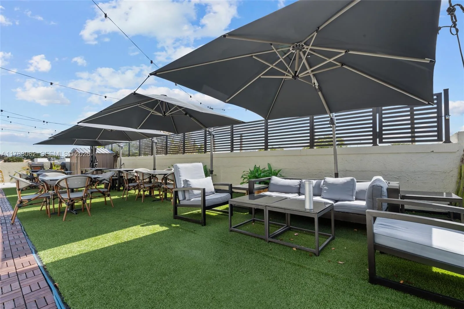10648 FOUNTAINBLEAU  BLVD, Miami, FL 33172 — zdjęcie 3