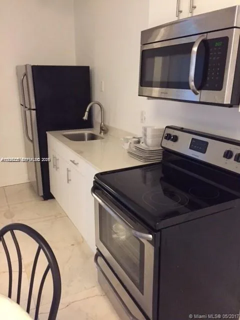 842 Meridian Ave # 1B, Miami Beach, FL 33139 photo 5