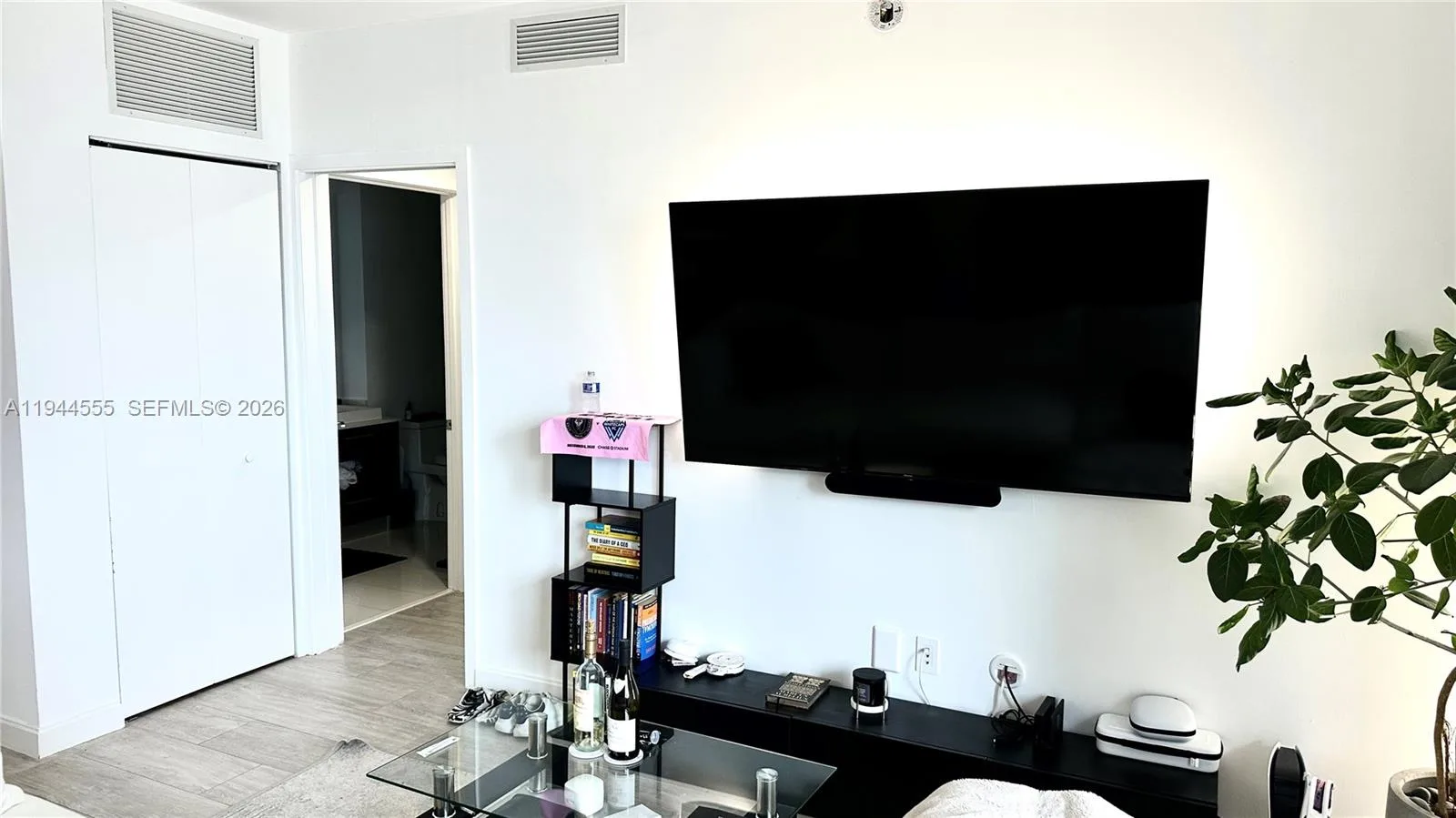 55 SW 9th St # 3702, Miami, FL 33130 photo 5