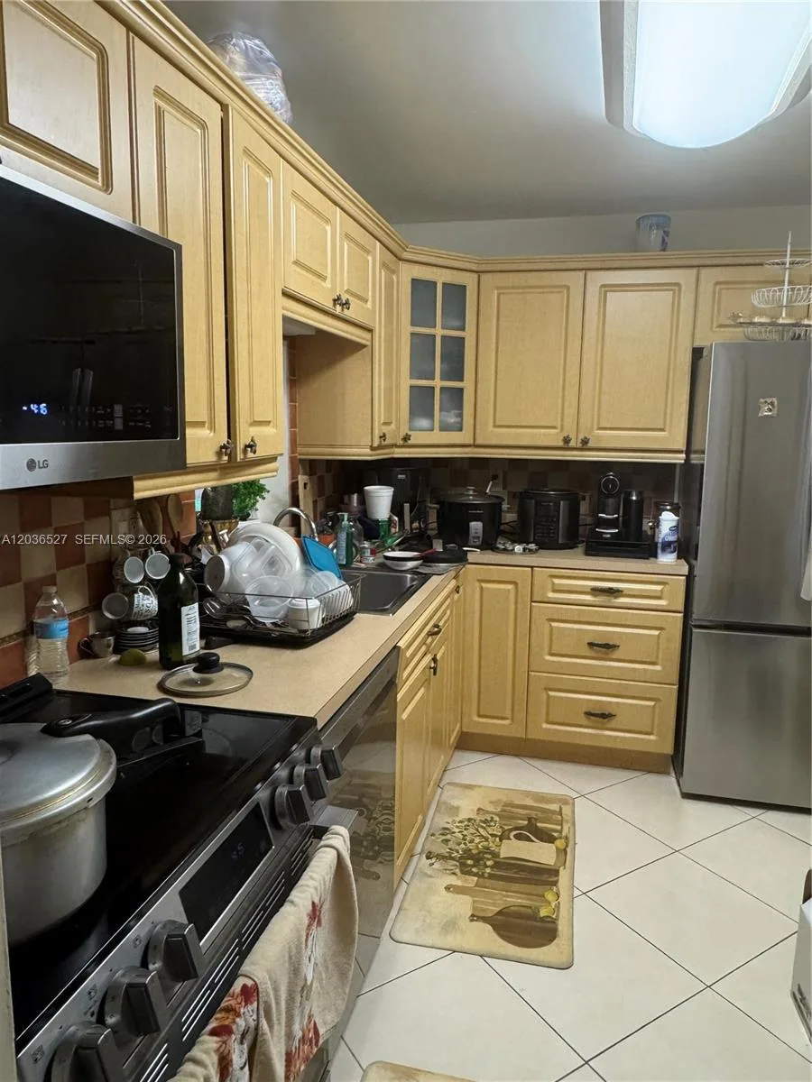 8625 NW 8th St # 310, Miami, FL 33126