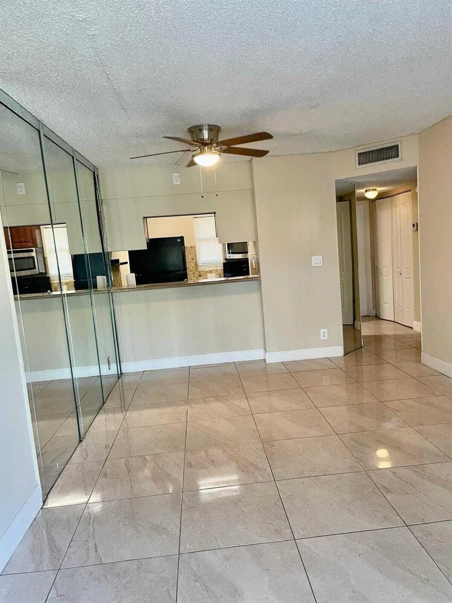 9905 Twin Lakes Drive # 26-g, Coral Springs, FL 33071