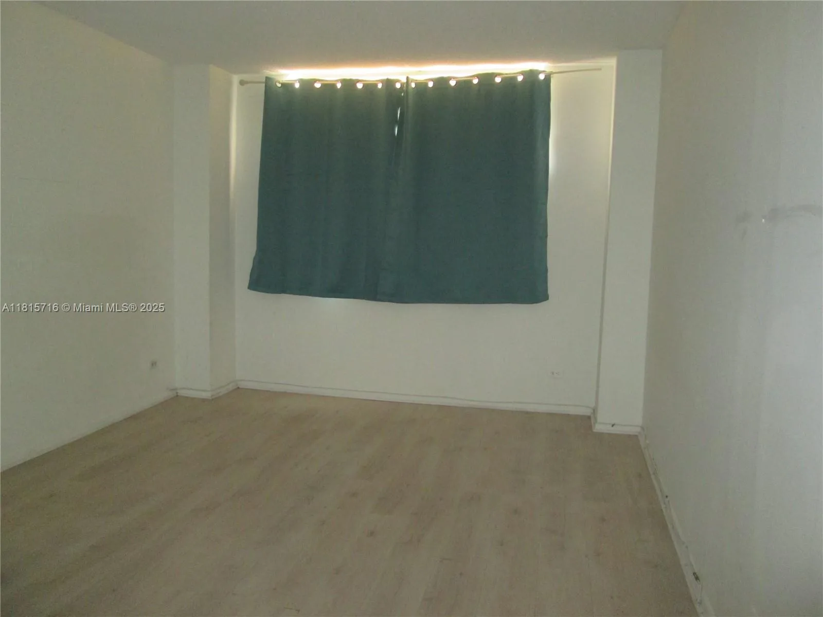 250 174th St # 218, Sunny Isles Beach, FL 33160 photo 11