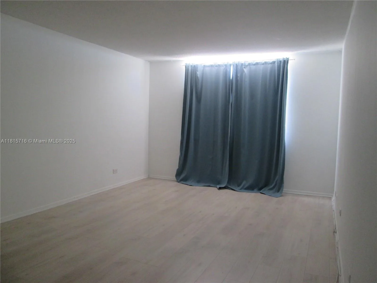 250 174th St # 218, Sunny Isles Beach, FL 33160 photo 13