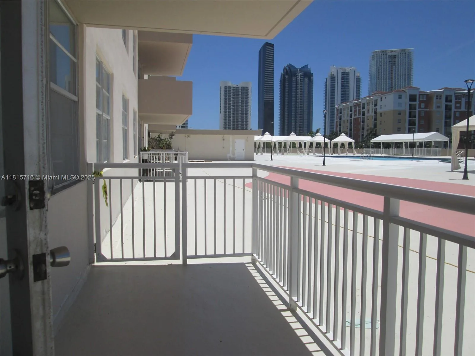 250 174th St # 218, Sunny Isles Beach, FL 33160 photo 3