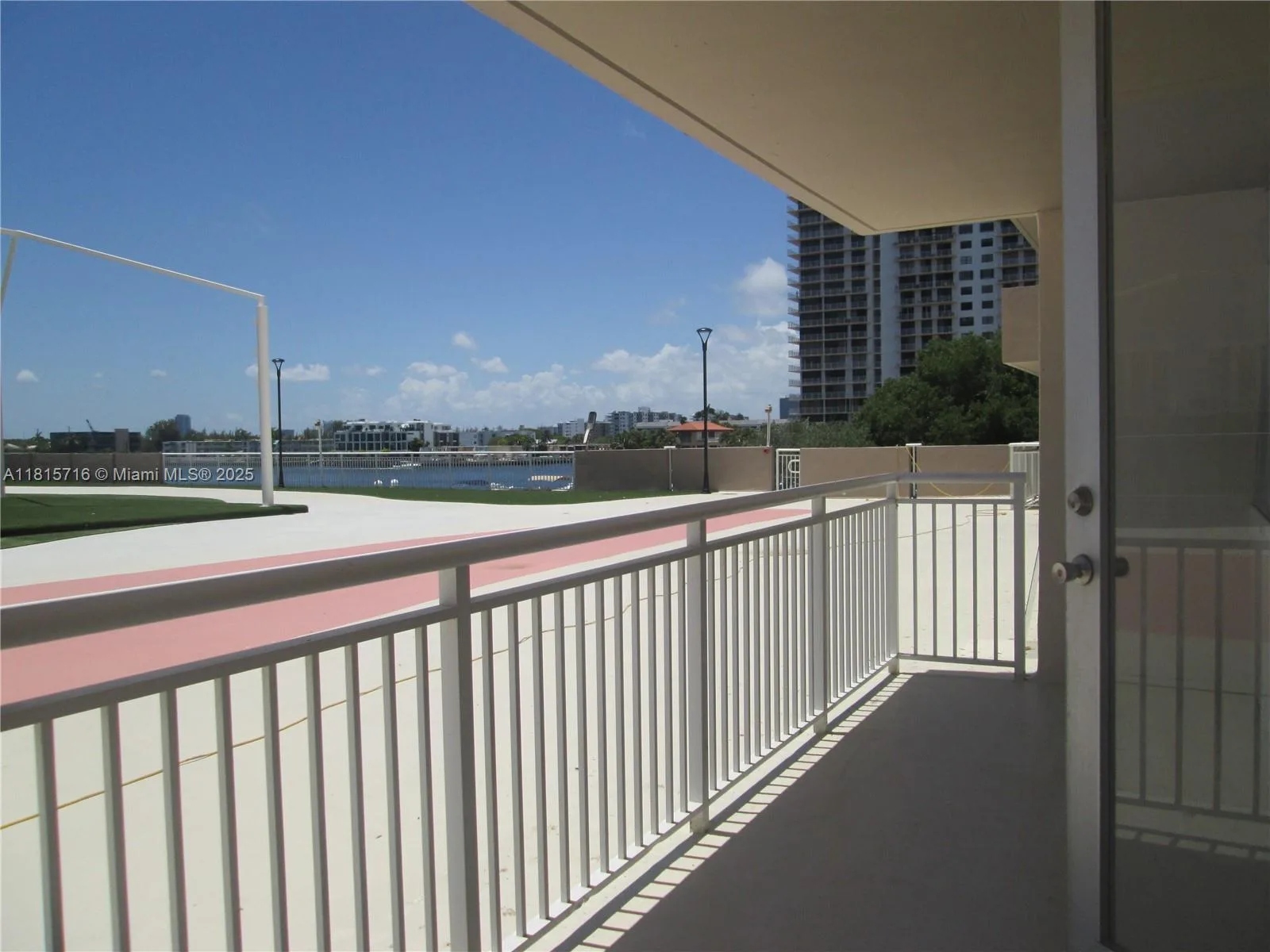 250 174th St # 218, Sunny Isles Beach, FL 33160 photo 4