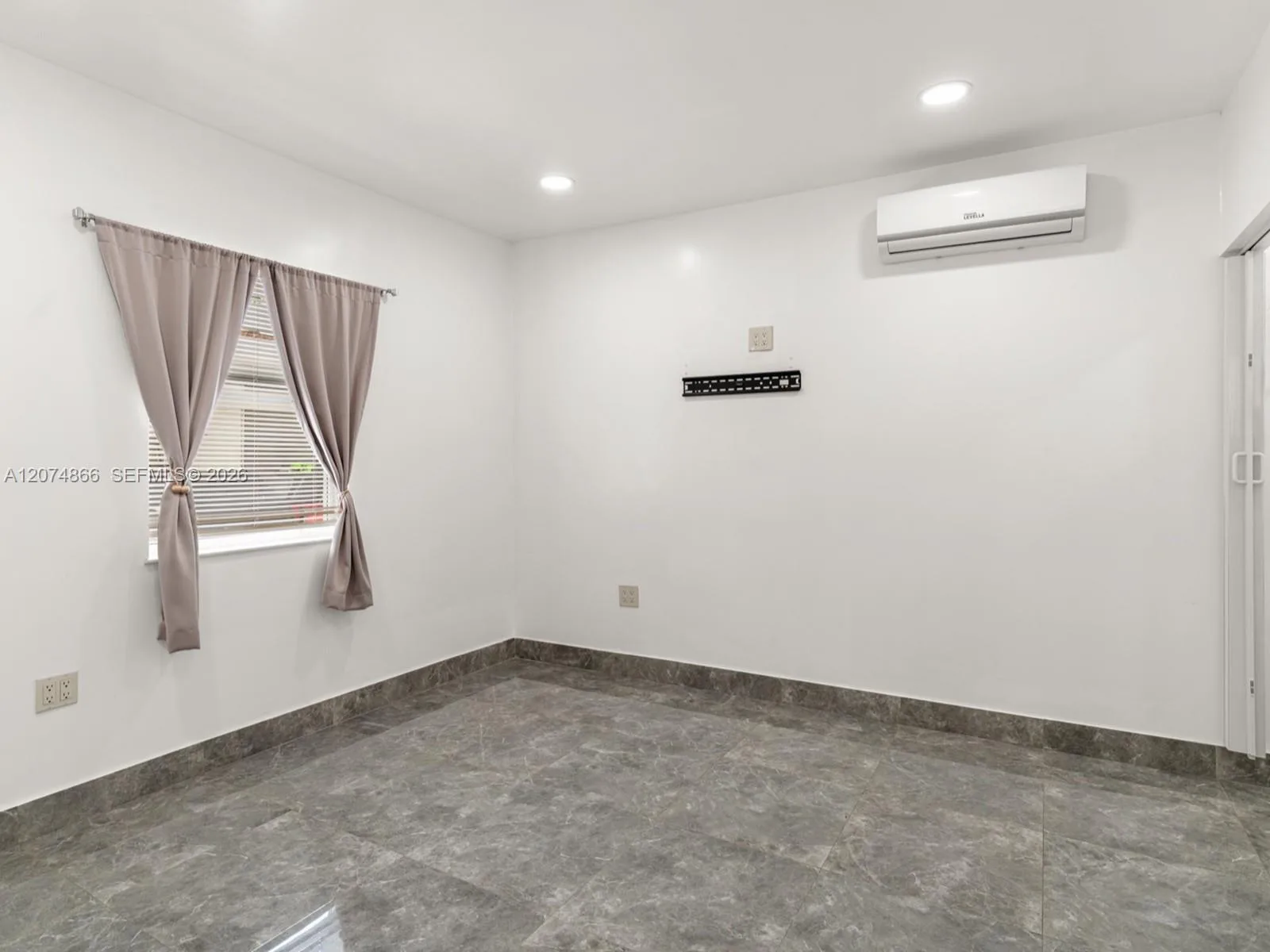 740 NW 32nd Ct, Miami, FL 33125 photo 6