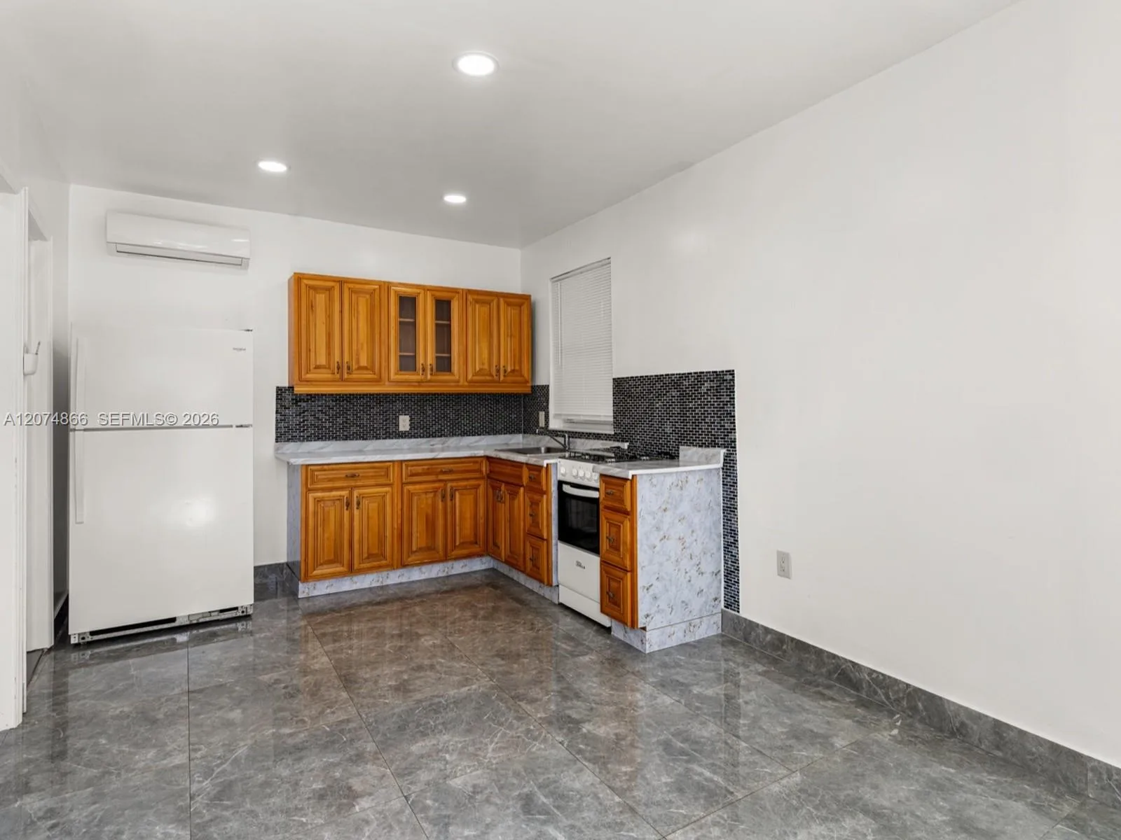 740 NW 32nd Ct, Miami, FL 33125 photo 8