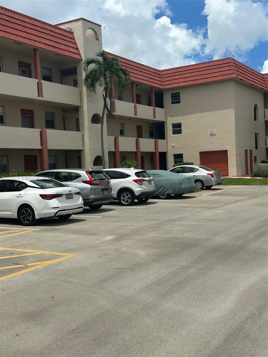 2800 W Sunrise Lakes Dr # 104, Sunrise, FL 33322
