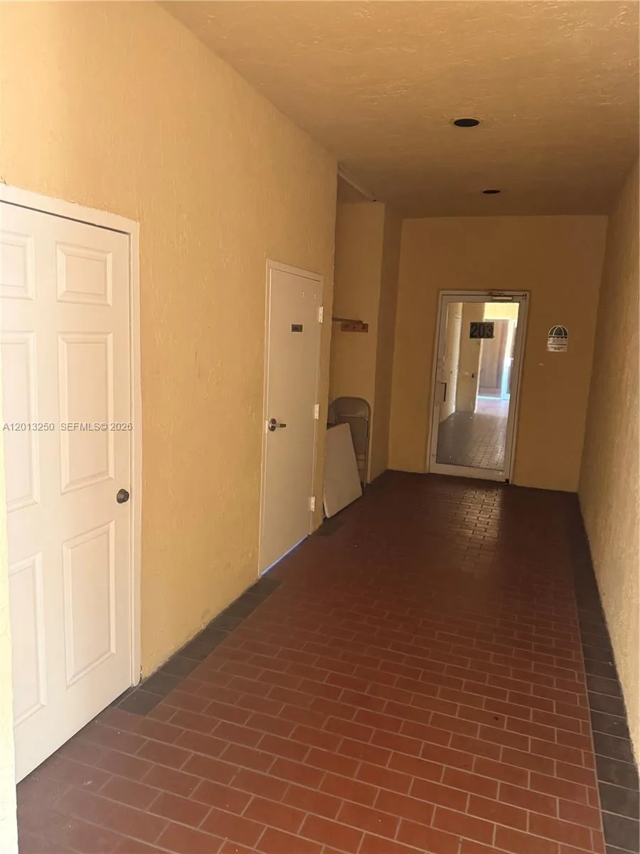 7400 NW 7th St # 201, Miami, FL 33126 photo 2