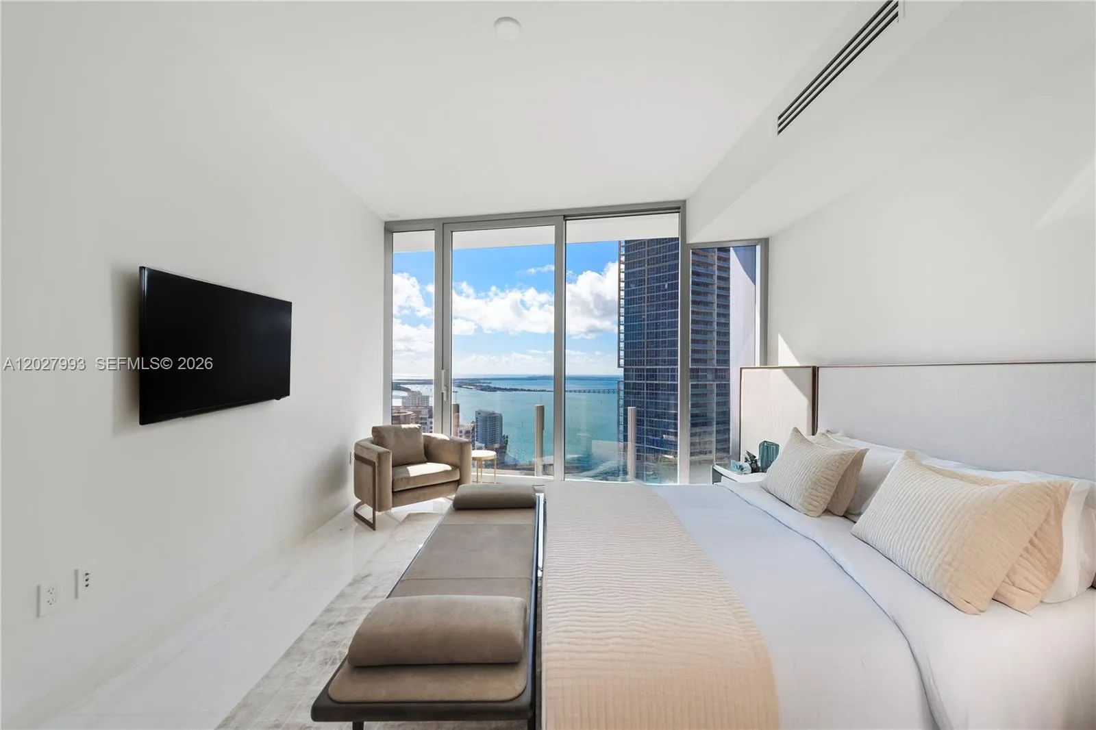300 Biscayne Boulevard Way # 3905W, Miami, FL 33131