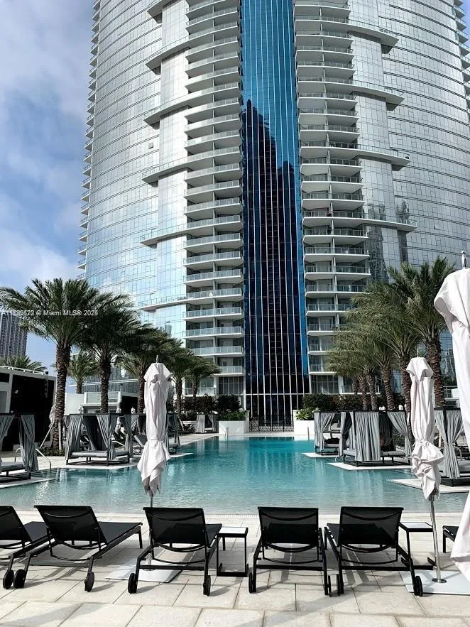 851 NE 1st Ave # 3002, Miami, FL 33132