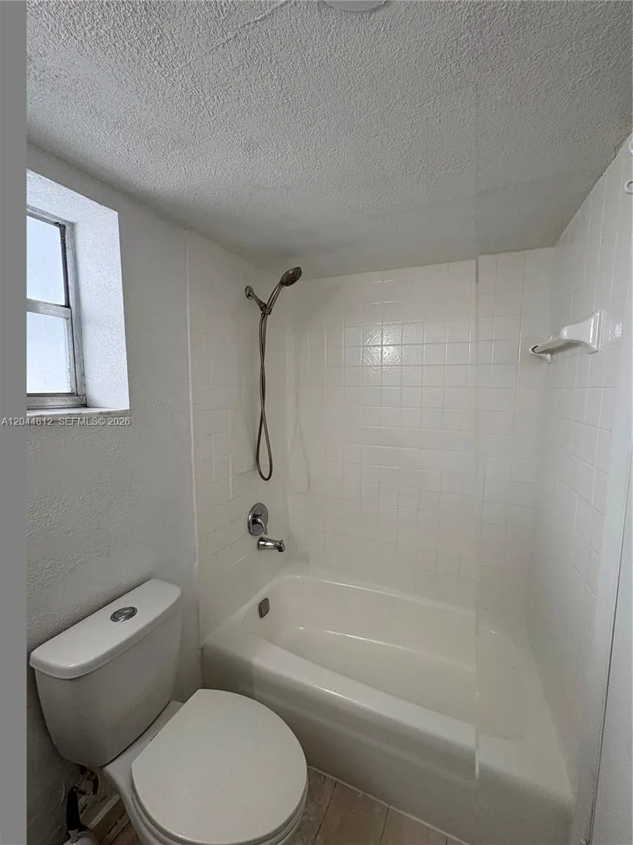 447 NE 195th St # 214, Miami, FL 33179 photo 9