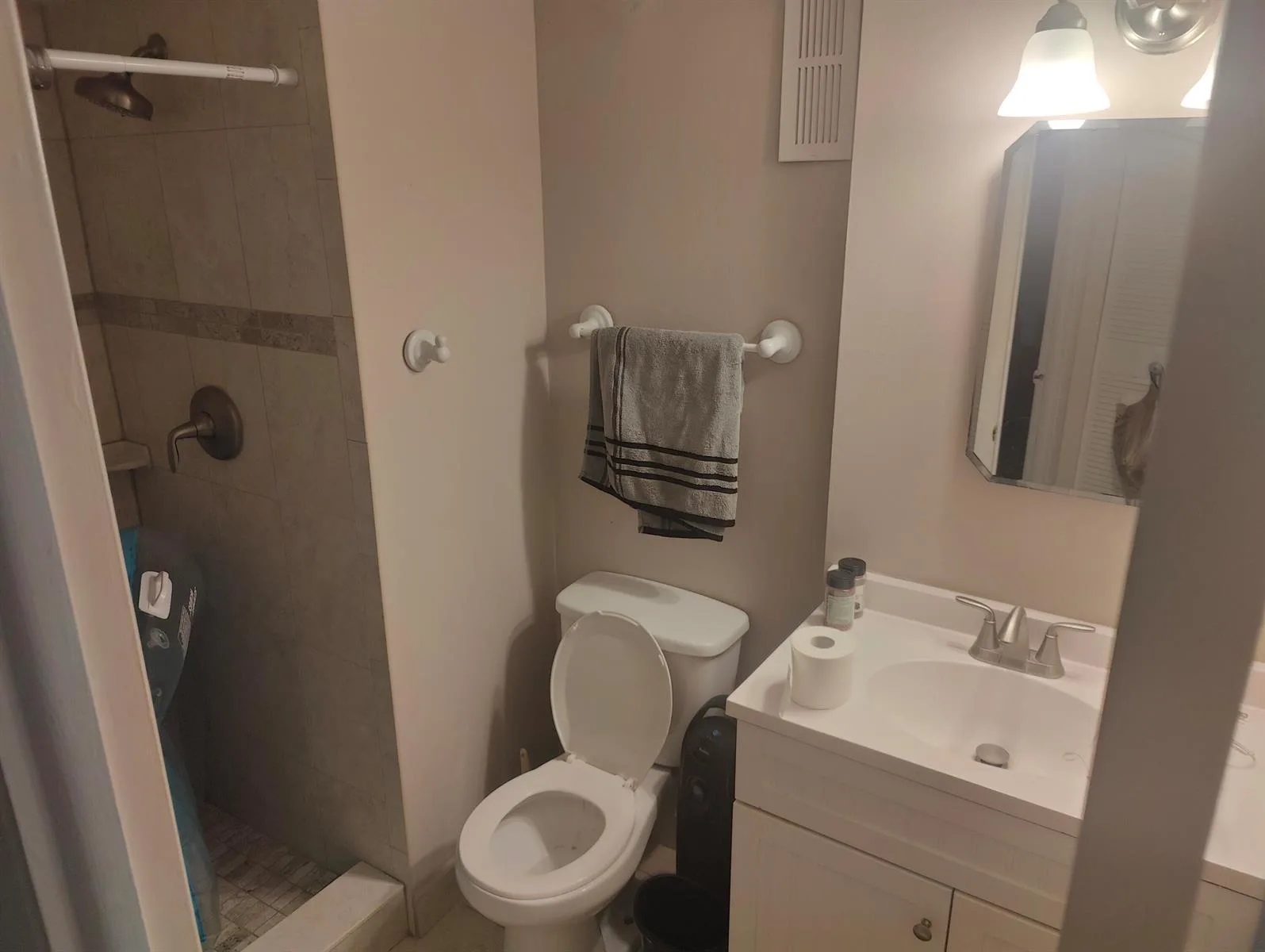 500 EXECUTIVE CENTER Drive # 2A, West Palm Beach, FL 33401 photo 7
