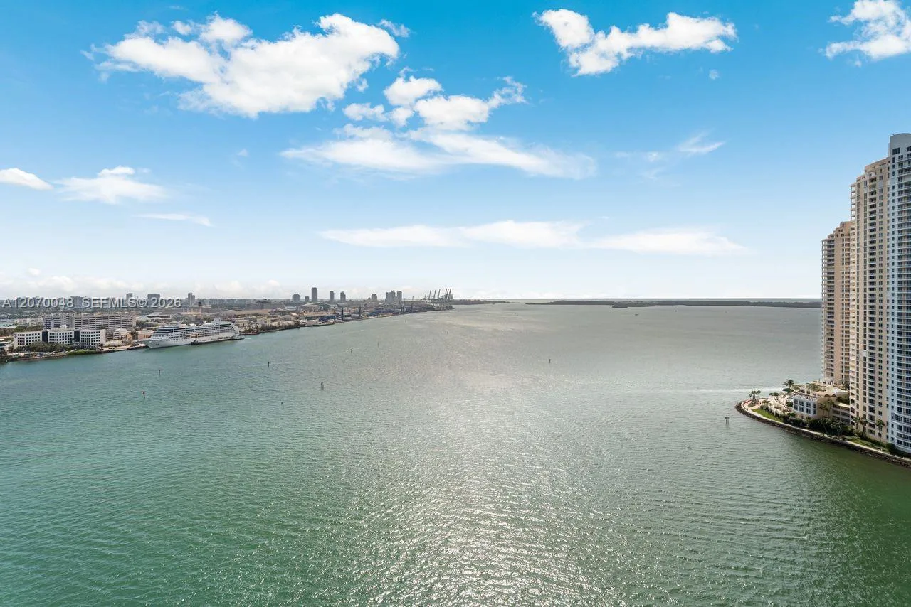 335 S Biscayne Blvd # 2609, Miami, FL 33131 photo 3