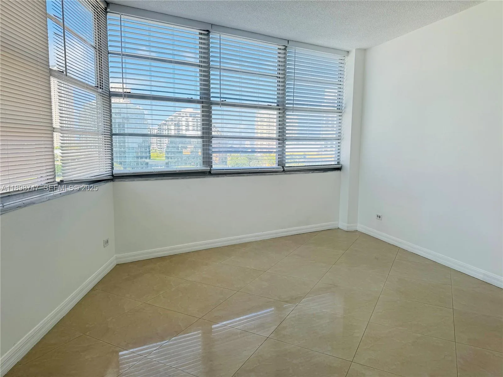 801 Brickell Bay Dr # 871, Miami, FL 33131 photo 12
