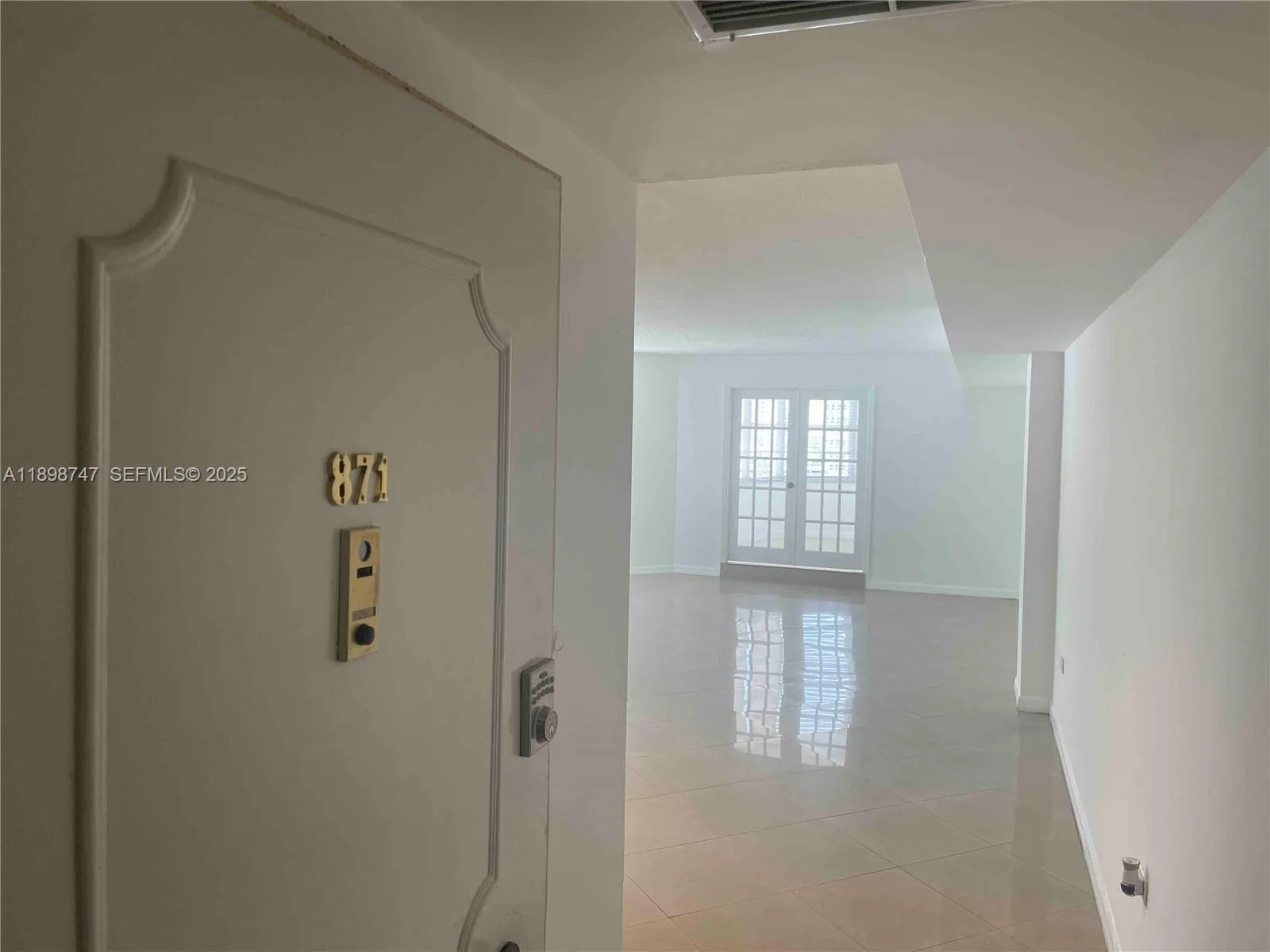 801 Brickell Bay Dr # 871, Miami, FL 33131 photo 4
