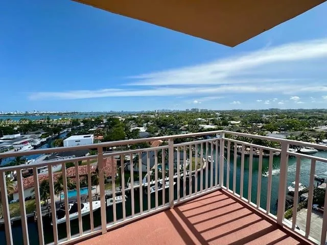 2450 NE 135th St # 1005, North Miami, FL 33181