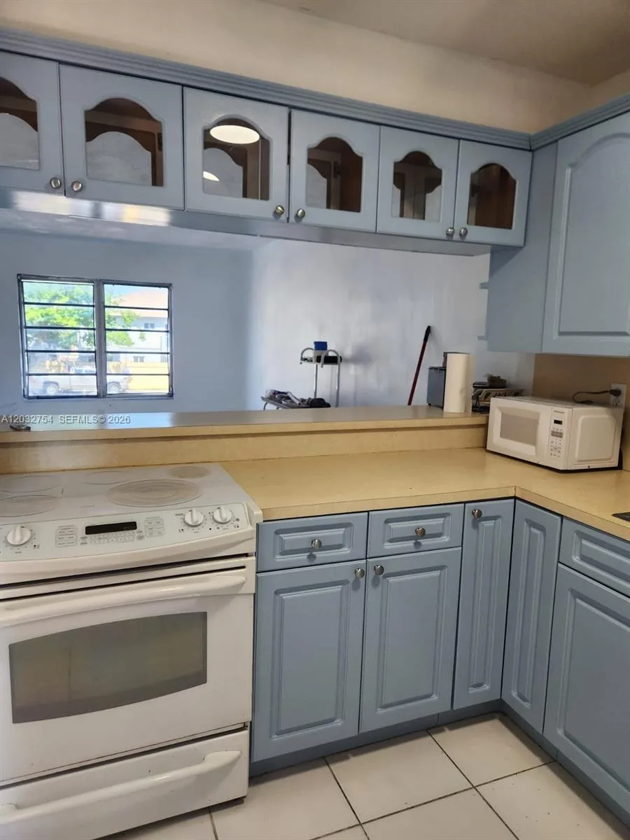160 Royal Palm Rd # 215, Hialeah Gardens, FL 33016