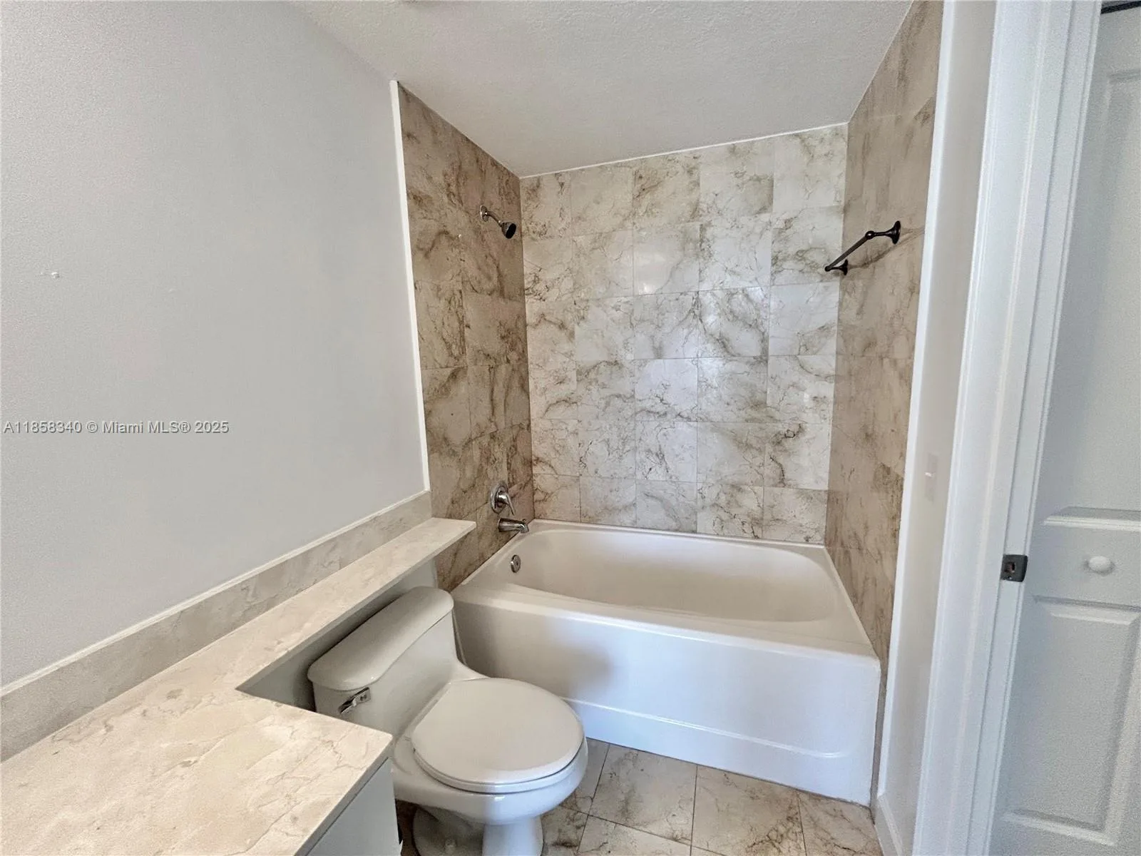 170 SE 14th St # 3006, Miami, FL 33131 photo 13