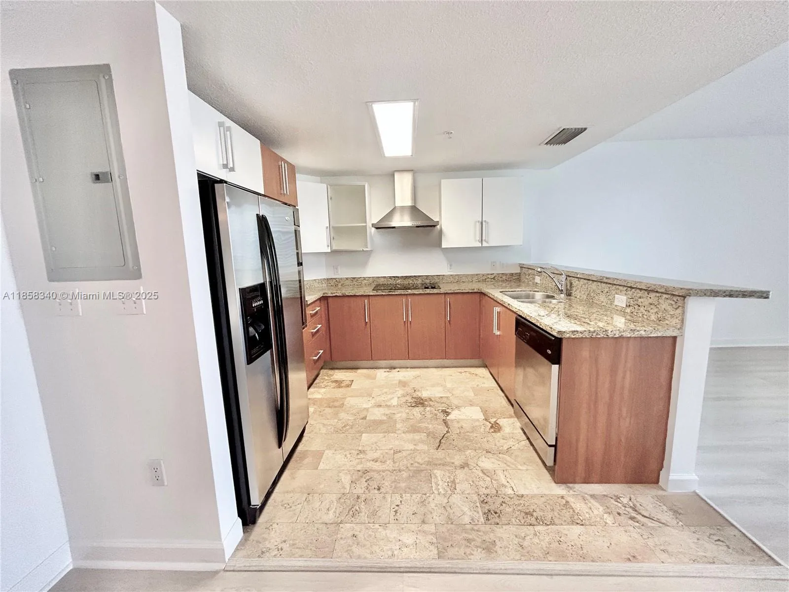 170 SE 14th St # 3006, Miami, FL 33131 photo 2