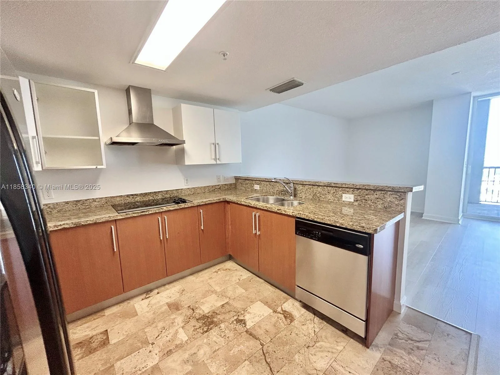 170 SE 14th St # 3006, Miami, FL 33131 photo 3
