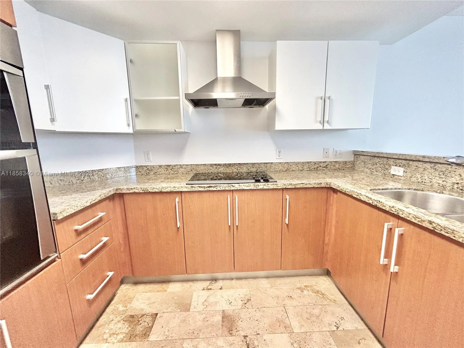 170 SE 14th St # 3006, Miami, FL 33131 photo 4