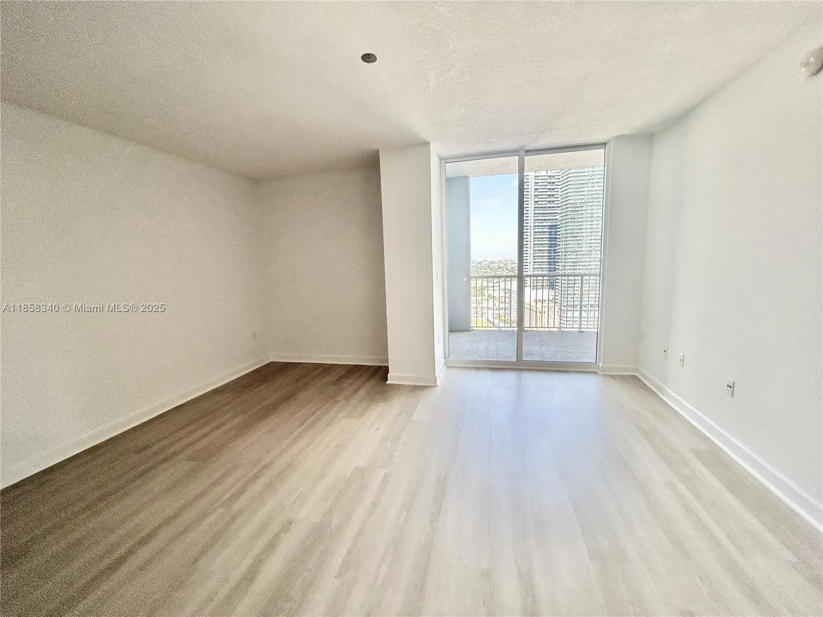 170 SE 14th St # 3006, Miami, FL 33131 photo 7