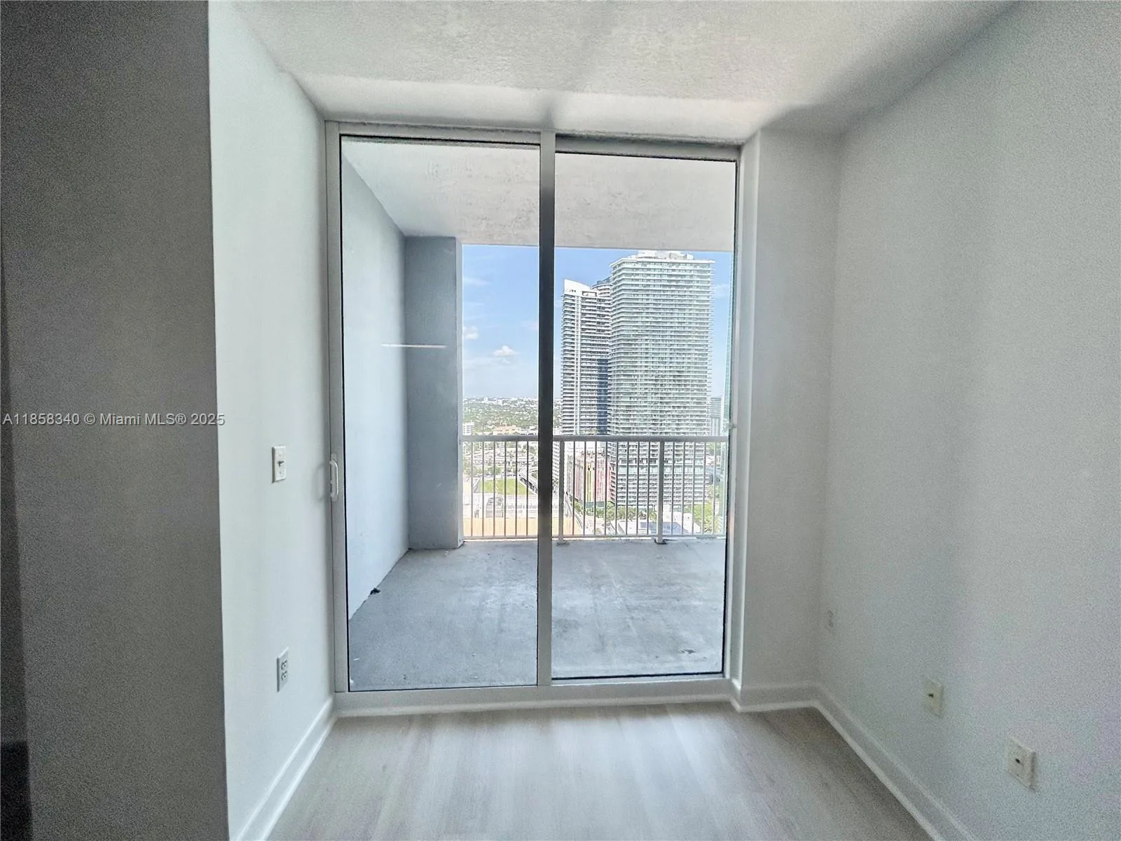 170 SE 14th St # 3006, Miami, FL 33131 photo 9
