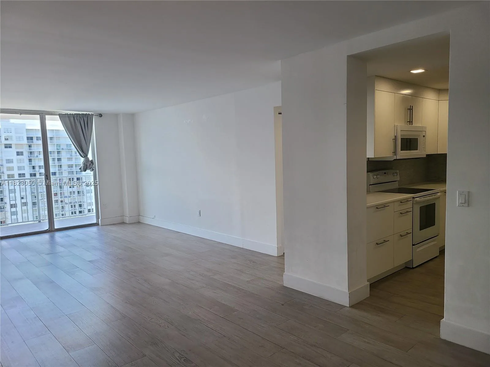2851 NE 183rd St # 1812E, Aventura, FL 33160 photo 2
