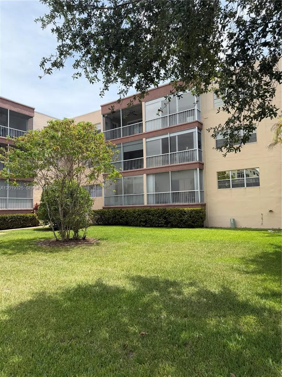 6701 Cypress Rd # 109, Plantation, FL 33317