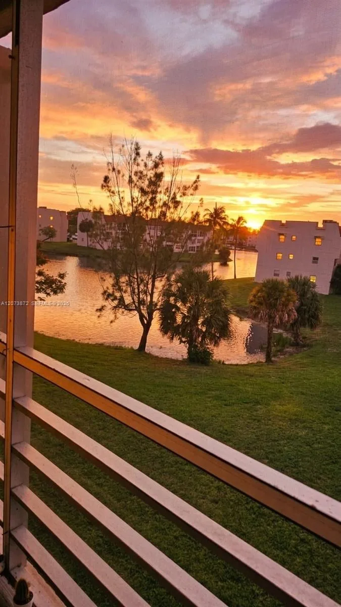8000 N Sunrise Lakes Dr # 309, Sunrise, FL 33322