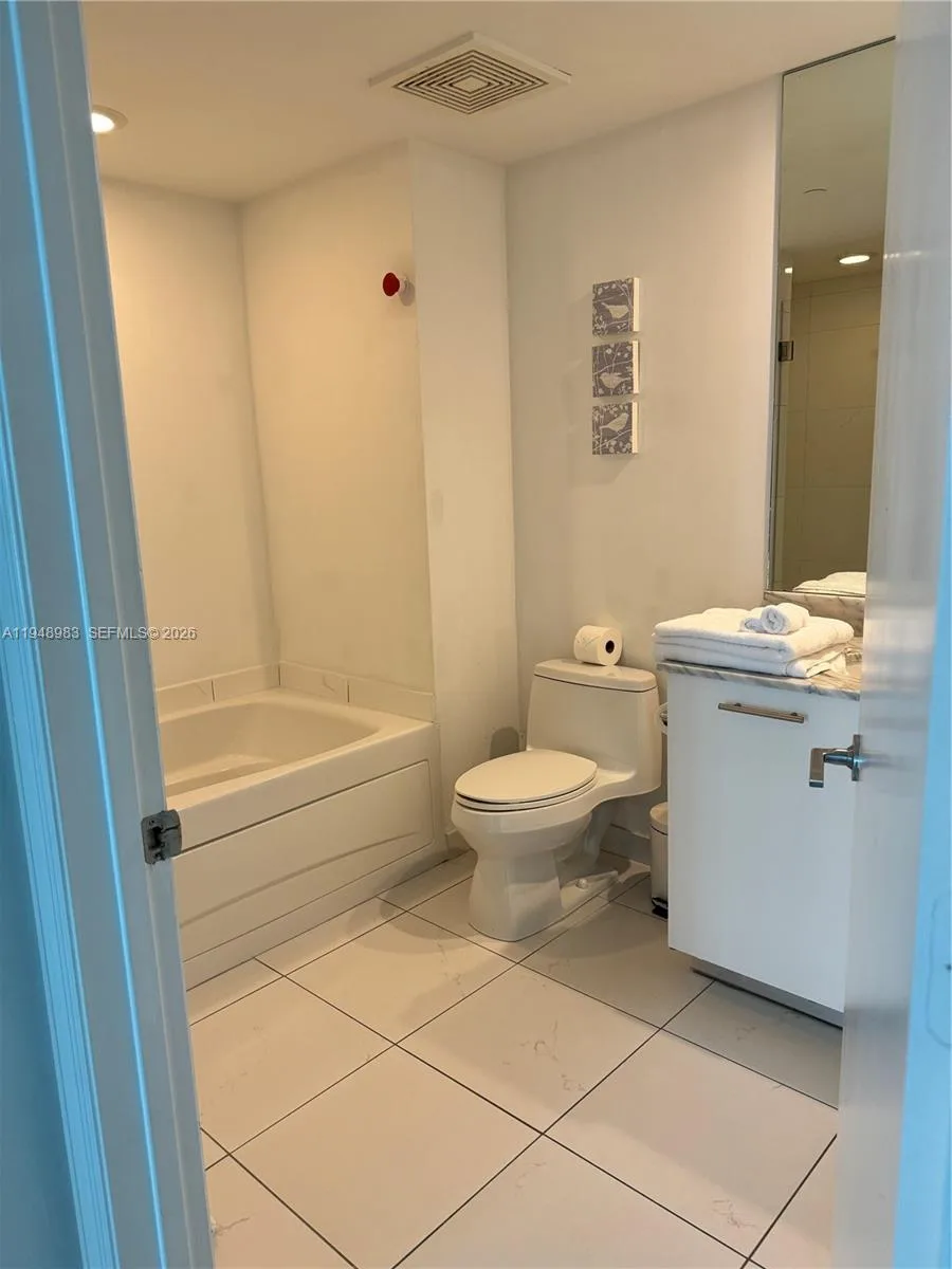 500 Brickell Ave # 1704, Miami, FL 33131 photo 13