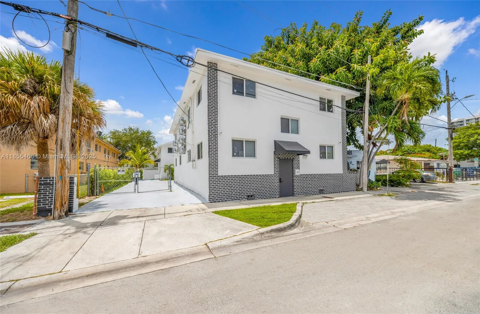1028 SW 9th Ave, Miami, FL 33130 photo 2