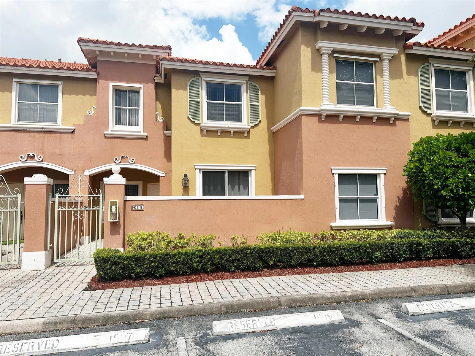 614 SW 106TH Avenue # 1507, Pembroke Pines, FL 33025