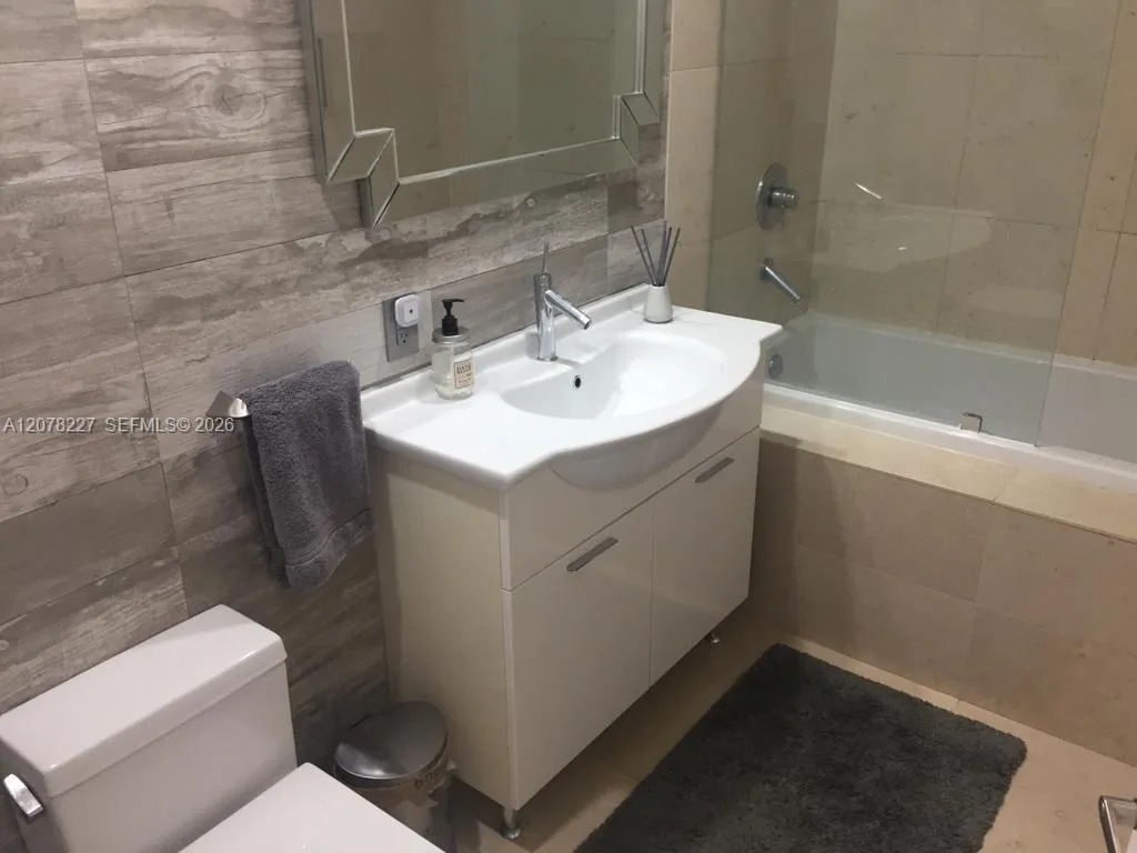 485 Brickell Ave # 1811, Miami, FL 33131 photo 11