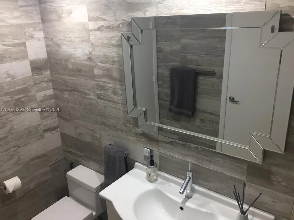 485 Brickell Ave # 1811, Miami, FL 33131 photo 12