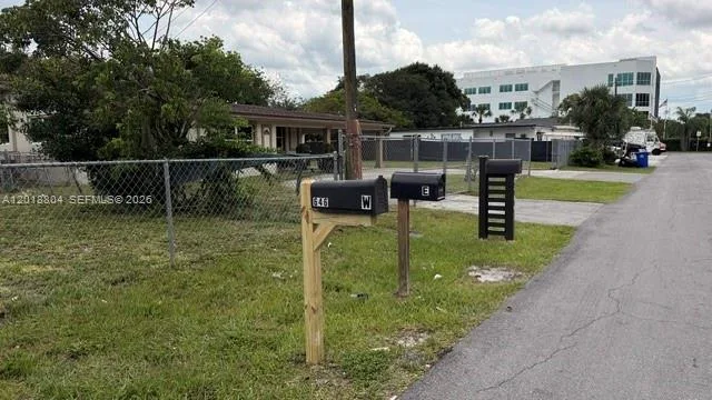646 NW 14th Ter # APT WEST, Fort Lauderdale, FL 33311 photo 4