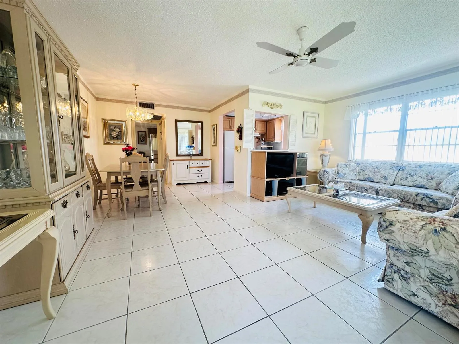 41 Lyndhurst B, Deerfield Beach, FL 33442 photo 3