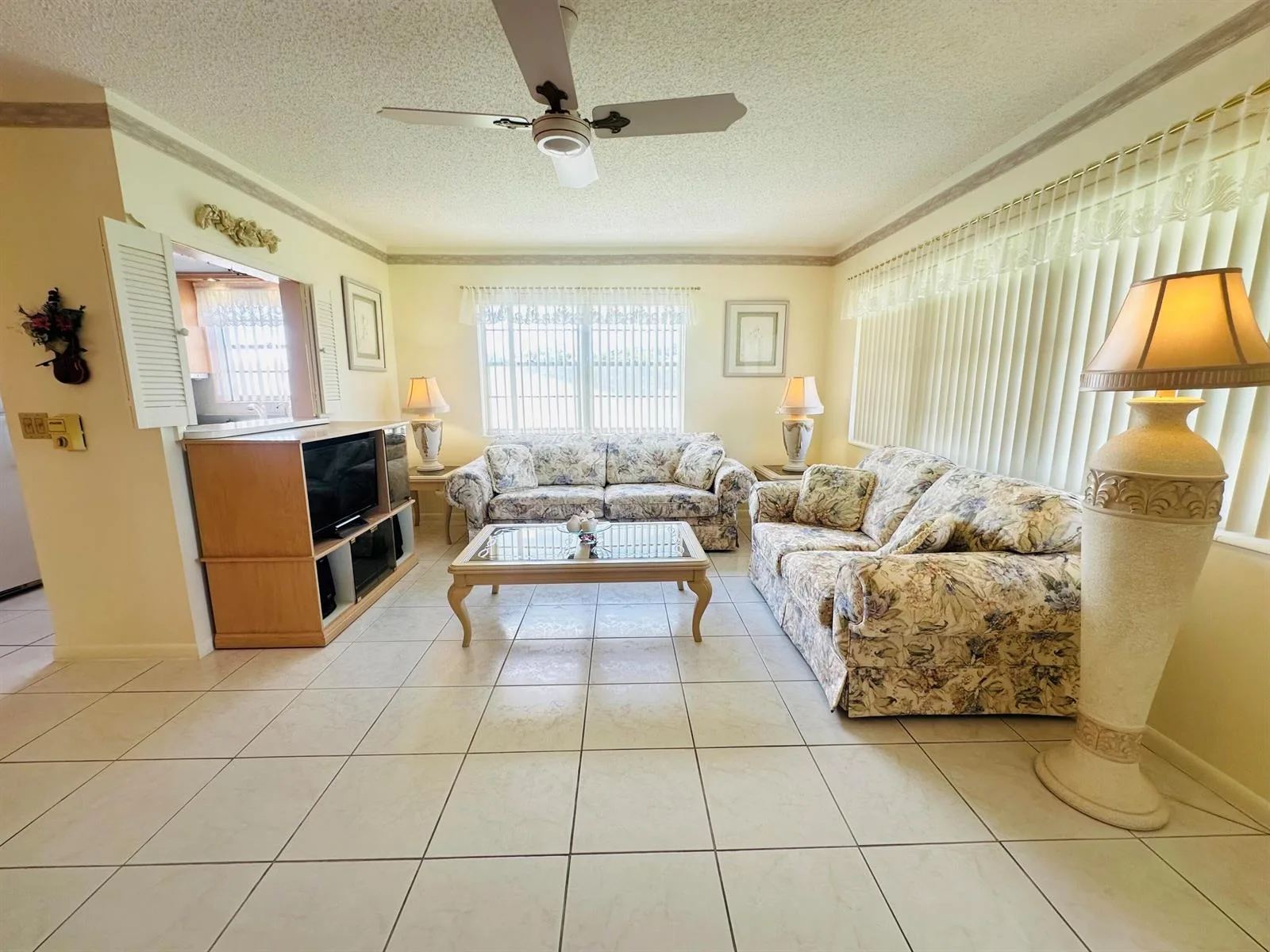 41 Lyndhurst B, Deerfield Beach, FL 33442 photo 4